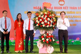 Đồng chí Lê Tiến Châu dự Ngày hội Đại đoàn kết dân tộc.
