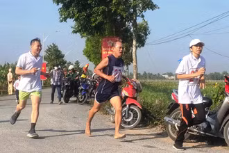 Các vận động viên cao tuổi tham gia giải.