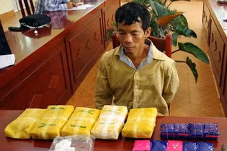 Đối tượng Quàng Văn Choi cùng tang vật khi bị lực lượng chức năng bắt giữ.