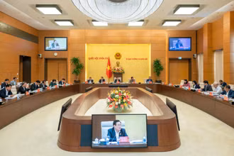 Quang cảnh cuộc họp của Đảng đoàn Quốc hội cho ý kiến về dự thảo Quy định của Bộ Chính trị về kiểm soát quyền lực, phòng chống tiêu cực, lợi ích nhóm, cục bộ trong công tác xây dựng pháp luật. (Ảnh: DUY LINH)
