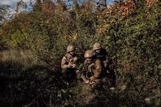 Binh sĩ Ukraine làm nhiệm vụ tại vùng Donetsk, ngày 12/10/2022. (Ảnh: AFP/TTXVN)
