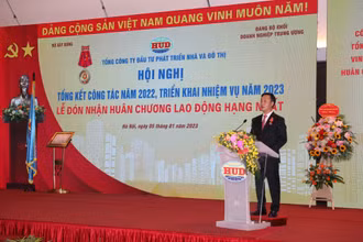 Chủ tịch Hội đồng thành viên HUD Nguyễn Việt Hùng phát biểu tại hội nghị.