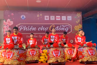Các tiết mục nghệ thuật trong chương trình “Phiên chợ 0 đồng” tại Bệnh viện Nhi đồng 1.