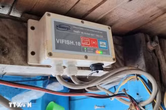 Thiết bị giám sát hành trình lắp đặt trên tàu cá của ngư dân Ninh Thuận. Ảnh: TTXVN