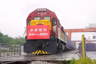 Chuyến tàu chở hàng khởi hành từ thành phố Liễu Châu, Quảng Tây, Trung Quốc đến Moskva, Nga. (Ảnh: Nhân dân nhật báo)