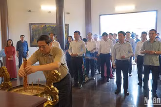 [Ảnh] Thủ tướng Phạm Minh Chính viếng Khu di tích Nguyễn Sinh Sắc