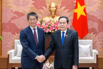 Chủ tịch Quốc hội Trần Thanh Mẫn tiếp Đại sứ Nhật Bản tại Việt Nam Ito Naoki. (Ảnh: DUY LINH)