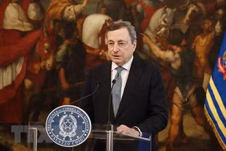 Thủ tướng Italia Mario Draghi phát biểu trong cuộc họp báo tại Rome, ngày 24/2/2022. (Ảnh: AFP/TTXVN)
