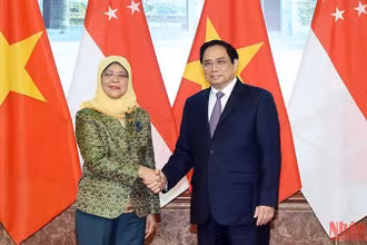 Thủ tướng Phạm Minh Chính và Tổng thống Cộng hòa Singapore Halimah Yacob.