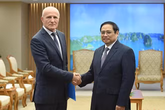 Hình ảnh Thủ tướng tiếp Đoàn các nhà khoa học, lãnh đạo Viện Nghiên cứu khoa học dược liệu và tinh dầu Liên bang Nga