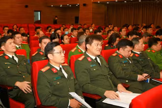 Các đại biểu tham dự hội nghị.