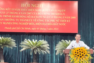 Đồng chí Nguyễn Văn Nên, Ủy viên Bộ Chính trị, Bí thư Thành ủy Thành phố Hồ Chí Minh phát biểu tại hội nghị.