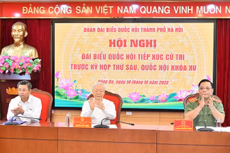 Tổng Bí thư Nguyễn Phú Trọng cùng các đại biểu Quốc hội Đơn vị bầu cử số 1, thành phố Hà Nội tham dự buổi tiếp xúc cử tri.