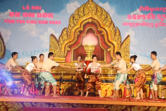 Tiết mục múa chào mừng đêm hội Ok Om Bok tỉnh Trà Vinh.