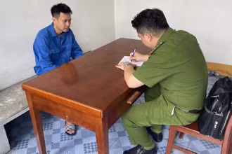 Đối tượng Nguyễn Văn Nhị tại cơ quan Công an.