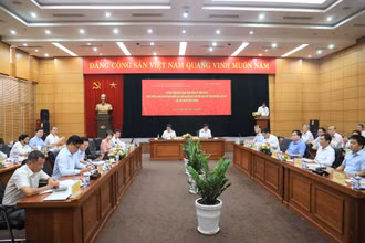 Quang cảnh buổi làm việc.