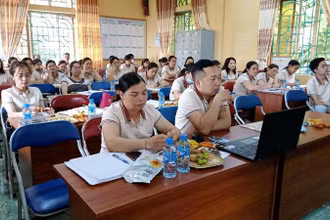 Năm học 2022-2023, Trường Phổ thông dân tộc bán trú Tiểu học và Trung học cơ sở xã Phan Thanh, huyện Bảo Lạc, tỉnh Cao Bằng vẫn chưa có giáo viên dạy môn tin học. (Ảnh: Đội ngũ giáo viên nhà trường)