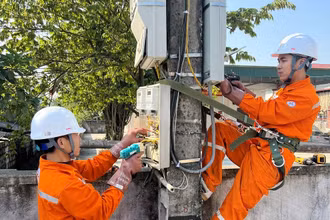 Lắp đặt công-tơ điện.