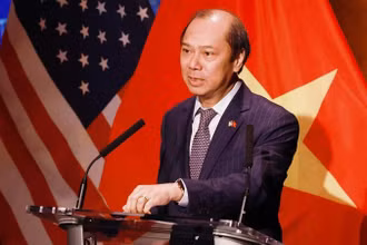 Đại sứ Nguyễn Quốc Dũng phát biểu tại Lễ kỷ niệm một năm Đối tác chiến lược toàn diện Việt Nam-Hoa Kỳ, tại New York hồi tháng 9 vừa qua. (Ảnh: Lâm Khánh/TTXVN)