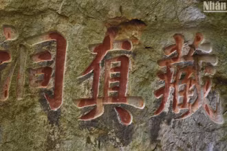 Ma nhai Linh Nham Động, ngự bút vua Minh Mạng ngự chế vào năm 1837.