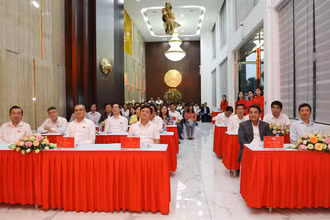 Đoàn đến thăm và làm việc với Công ty cổ phần Kỹ thuật Công nghiệp Á Châu.