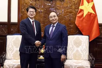Chủ tịch nước Nguyễn Xuân Phúc tiếp ông Seong Ghi-hong, Chủ tịch, Giám đốc điều hành Hãng Thông tấn Yonhap của Hàn Quốc. (Ảnh: TTXVN)