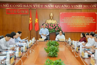 Quang cảnh buổi làm việc.