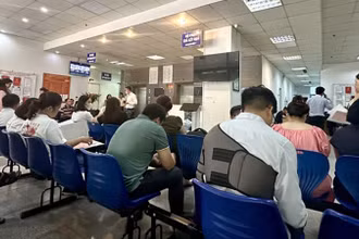 Phiên đấu giá đất tại Hoài Đức với giá trúng cao nhất hơn 133,3 triệu đồng/m2; thấp nhất 91,3 triệu đồng/m2. (Ảnh: TTXVN)