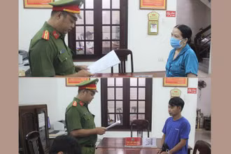 Hai bị can Lưu Hoàng Phi Hùng và Bùi Thị Tú Trinh (trú phường 1, thành phố Tuy Hoà bị Cơ quan Cảnh sát điều tra Công an tỉnh Phú Yên khởi tố và thi hành lệnh giữ người trong trường hợp khẩn cấp về tội tổ chức đánh bạc.