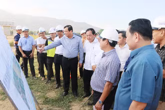 Bí thư Tỉnh ủy Phan Việt Cường kiểm tra tiến độ thi công các công trình trọng điểm của tỉnh.