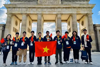 Đoàn học sinh quận Ba Đình (Hà Nội) tham dự kỳ thi Olympic Toán quốc tế.