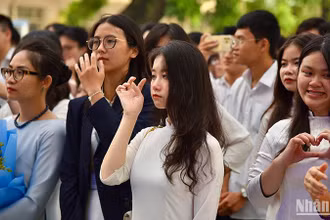 [Ảnh] Khoảnh khắc cảm xúc khi chia tay tuổi học trò