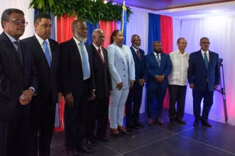 Các thành viên Hội đồng Tổng thống Chuyển tiếp (CPT) của Haiti dự một sự kiện ở Port-au-Price ngày 30/4/2024. (Ảnh: AFP/TTXVN)