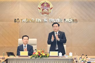 [Ảnh] Chủ tịch Quốc hội Vương Đình Huệ làm việc với Bộ Thông tin và Truyền thông