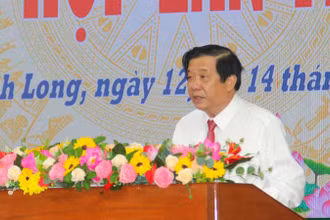 Đồng chí Bùi Văn Nghiêm, Ủy viên Trung ương Đảng, Chủ tịch Hội đồng nhân dân tỉnh, Bí thư Tỉnh ủy Vĩnh Long phát biểu khai mạc. (Ảnh: BÁ DŨNG)