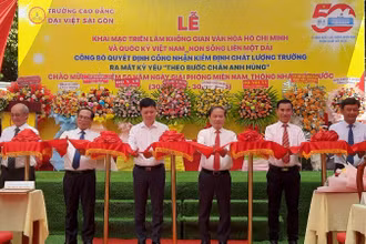 Nghi thức khai mạc triển lãm