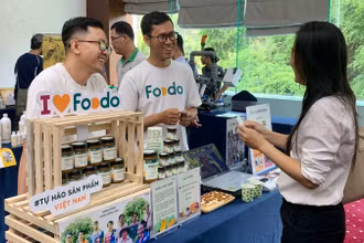 Trưng bày sản phẩm nông nghiệp xanh tại hội thảo.