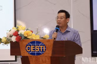Thạc sĩ Nguyễn Đức Tuấn, Giám đốc Trung tâm Thông tin và Thống kê khoa học và công nghệ Thành phố Hồ Chí Minh phát biểu tại hội thảo
