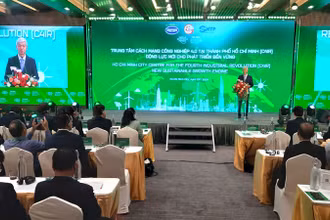 Phó Chủ tịch Ủy ban nhân dân Thành phố Hồ Chí Minh Võ Văn Hoan phát biểu tại hội thảo.