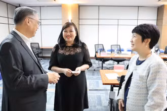 Các đại biểu đang trao đổi về những cơ hội từ chính sách thương mại mới của Hoa Kỳ.