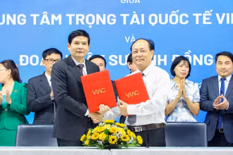 Các bên ký kết biên bản thỏa thuận hợp tác.