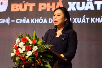 Bà Hồ Thị Quyên, Phó Giám đốc Trung tâm Xúc tiến thương mại và đầu tư Thành phố Hồ Chí Minh phát biểu tại hội nghị.