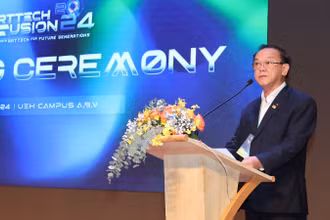 Giáo sư, Tiến sĩ Nguyễn Đông Phong, Chủ tịch Hội đồng Đại học Kinh tế Thành phố Hồ Chí Minh phát biểu tại ArtTech Fusion 2024.