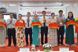 Nghi thức cắt băng khai mạc Techmart năm 2023.