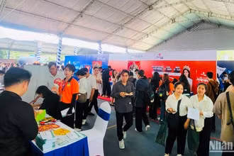 Ngày hội HUTECH Career Day 2024 thu hút hàng nghìn sinh viên tham gia tìm hiểu và ứng tuyển