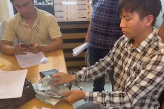 Lê Xuân Đào làm việc với cơ quan chức năng. (Ảnh: Công an cung cấp)