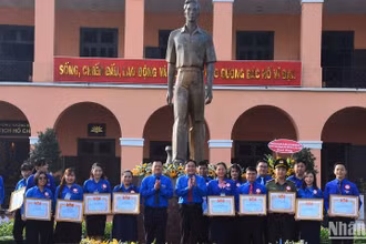 Các công chức Cán bộ, công chức, viên chức trẻ, giỏi, thân thiện được tuyên dương tại chương trình.