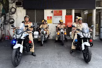 Lực lượng Cảnh sát giao thông Thành phố Hồ Chí Minh ra quân bảo đảm an toàn giao thông dịp lễ 30/4 và 1/5.