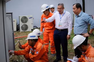 Lãnh đạo Tập đoàn Điện lực Việt Nam kiểm tra công tác cấp điện cho đại Lễ 30/4 của ngành điện Thành phố Hồ Chí Minh.