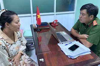 Đối tượng Nguyễn Thùy Trang tại cơ quan Công an. (Ảnh: Công an cung cấp)
